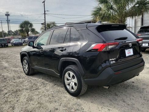 Used 2021 Toyota RAV4 LE image 4