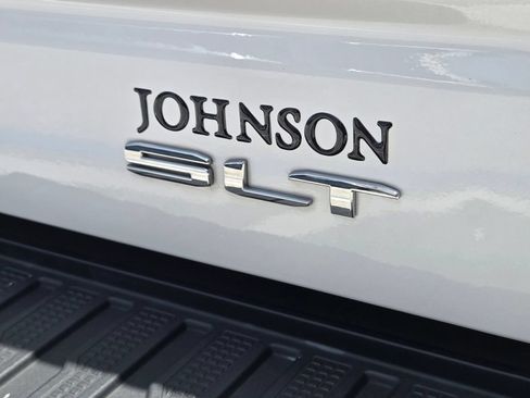 Used 2023 GMC Sierra 1500 SLT w/ SLT Premium Plus Package AWD/4WD image 18