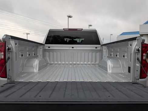 Used 2022 Chevrolet Silverado 1500 LT w/ Safety Package image 7