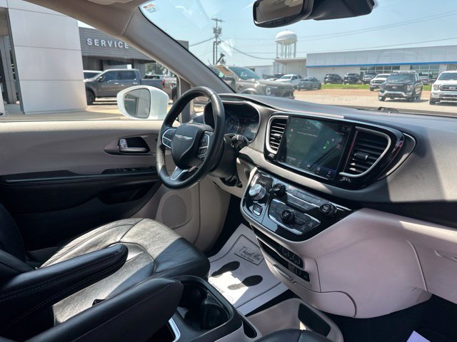 Used 2022 Chrysler Pacifica Touring-L FWD image 10