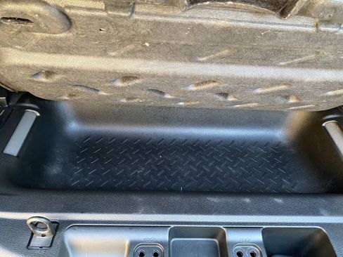 Used 2018 Jeep Wrangler Unlimited Sport S AWD/4WD image 22