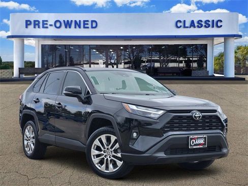 Used 2023 Toyota RAV4 XLE Premium image 1