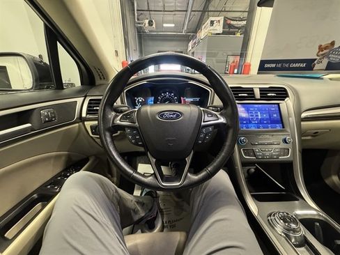 Used 2020 Ford Fusion SEL image 16