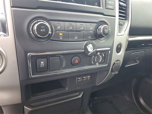 Used 2019 Nissan Titan SV image 20