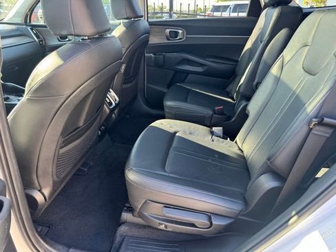 Used 2023 Kia Sorento EX w/ Panoramic Sunroof Package image 15