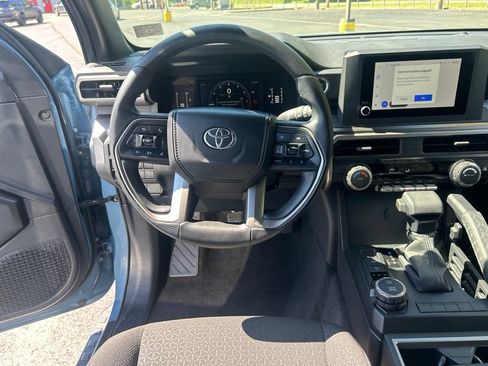 Certified 2025 Toyota 4Runner SR5 AWD/4WD image 13