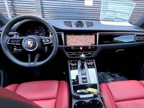 New 2025 Porsche Macan image 6