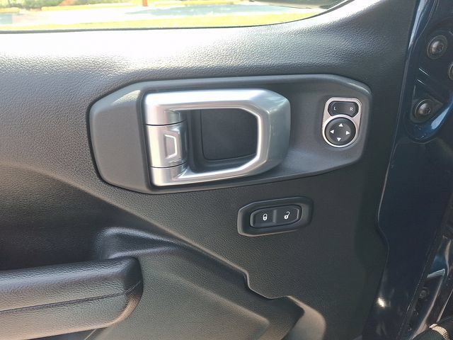 Used 2025 Jeep Wrangler Unlimited Rubicon AWD/4WD image 12