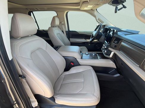 Used 2023 Ford Expedition Limited AWD/4WD image 7
