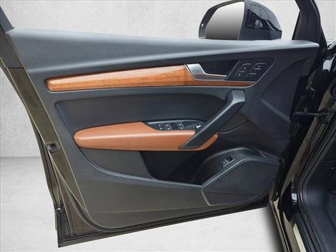 Used 2021 Audi Q5 Premium w/ Convenience Package image 10