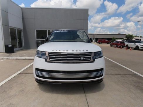 Used 2024 Land Rover Range Rover SV AWD/4WD image 5