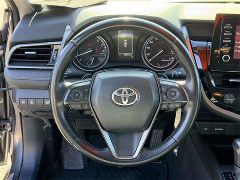 Used 2022 Toyota Camry SE image 19