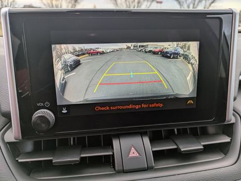 Used 2021 Toyota RAV4 XLE Premium image 23