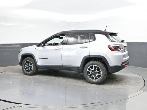 Used 2025 Jeep Compass Trailhawk AWD/4WD image 8