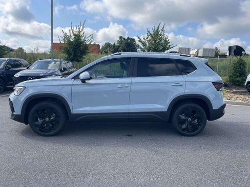 New 2026 Volkswagen Taos SE FWD image 4