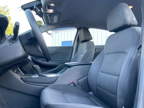 Used 2017 Chevrolet Malibu LT FWD image 11