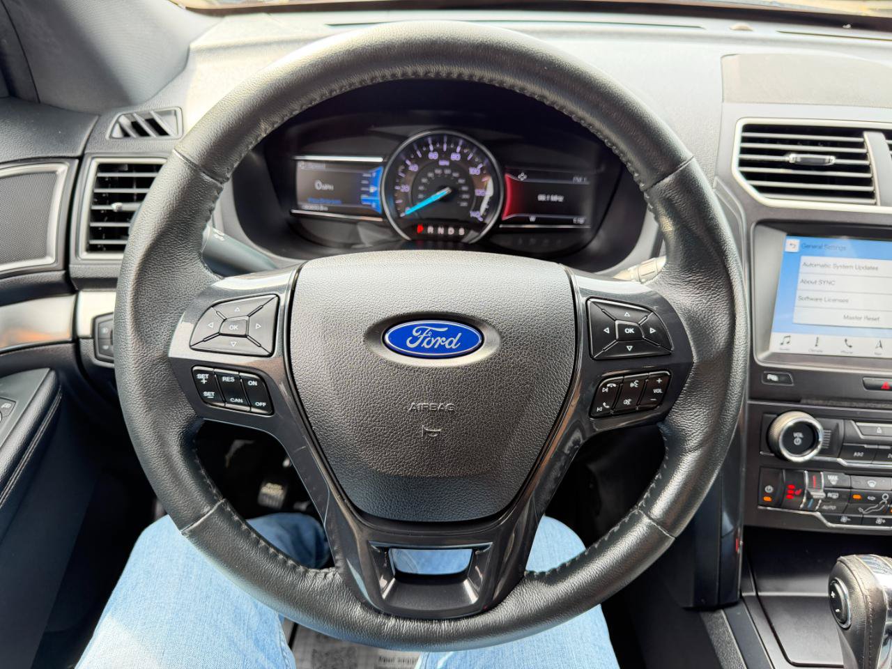 Used 2018 Ford Explorer XLT w/ Equipment Group 202A AWD/4WD image 71