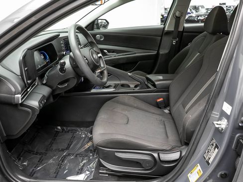 Used 2024 Hyundai Elantra SE FWD image 13