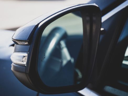 Used 2018 Toyota Highlander SE w/ Carpet Mat Package (TMS) image 4