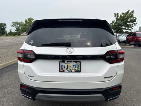Used 2025 Honda Pilot Touring image 10