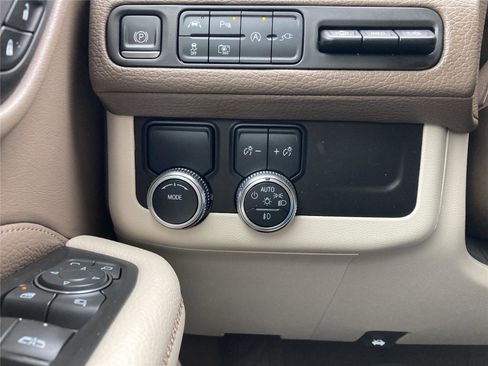Used 2022 GMC Yukon Denali image 15