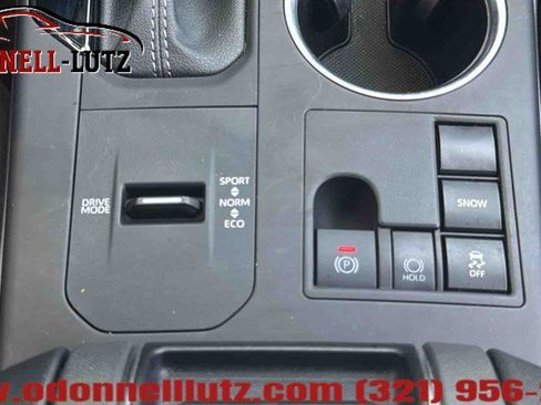 Used 2024 Toyota Highlander XLE FWD image 28