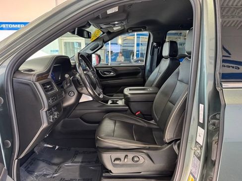 Used 2023 Chevrolet Suburban Premier AWD/4WD image 6