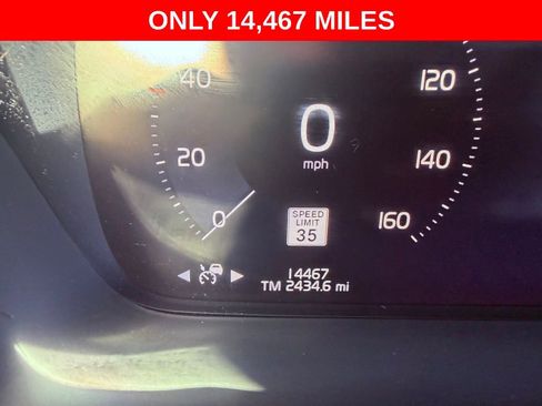 Used 2022 Volvo XC90 T5 Momentum w/ Climate Package image 4