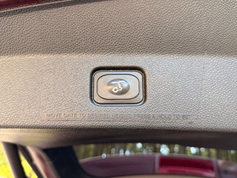 Used 2018 Ford Explorer XLT w/ Equipment Group 202A FWD image 20