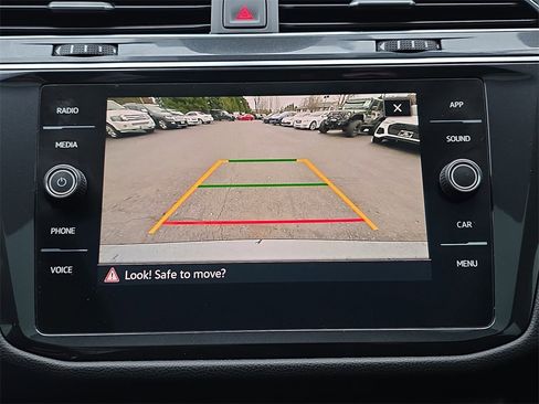 Used 2022 Volkswagen Tiguan SE R-Line image 25