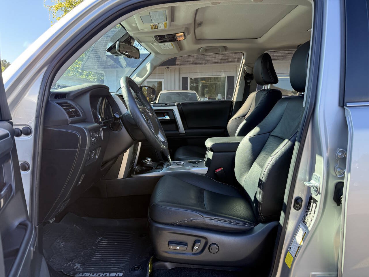 Used 2020 Toyota 4Runner Limited AWD/4WD image 11