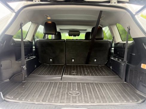 Used 2019 Toyota Highlander XLE AWD/4WD image 6