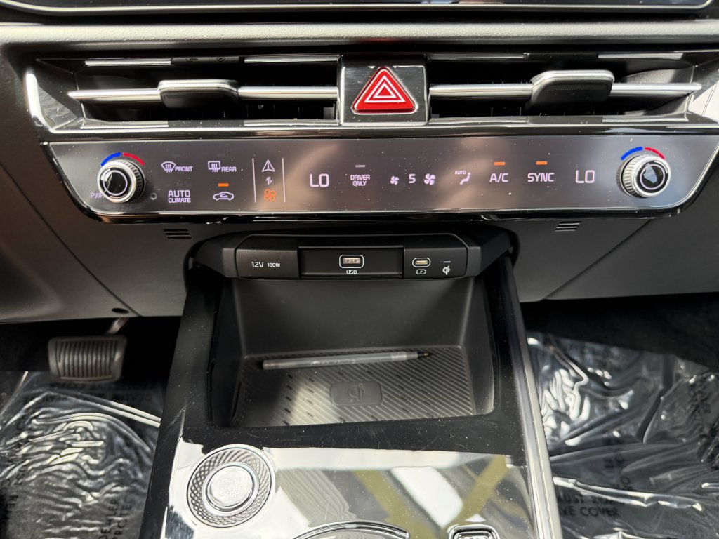 Used 2023 Kia Niro EX FWD image 23