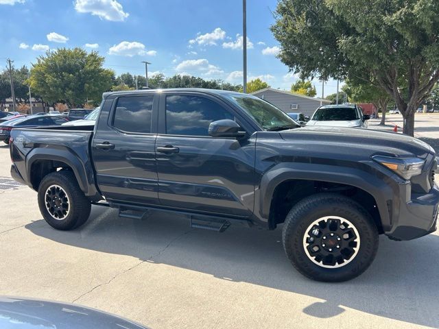 Used 2025 Toyota Tacoma TRD Off-Road AWD/4WD image 2
