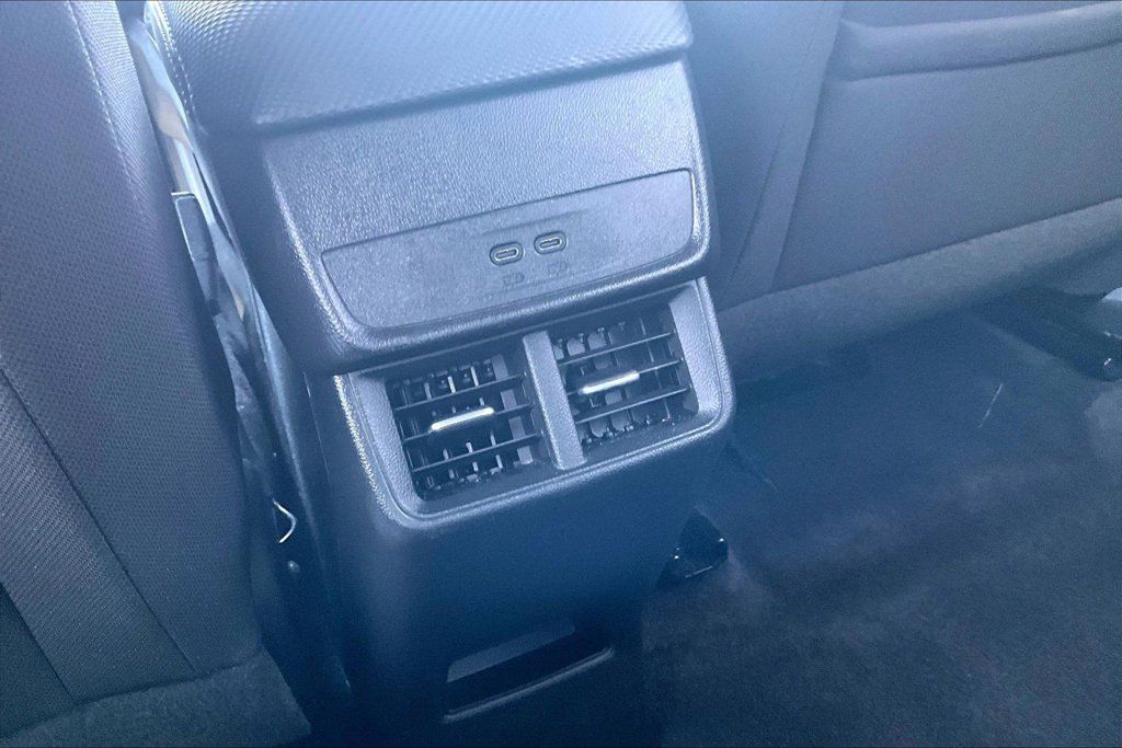Used 2025 Chevrolet Equinox LT AWD/4WD image 12