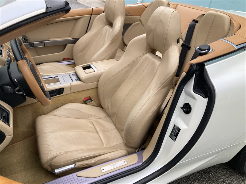 Used 2011 Aston Martin DB9 Volante RWD image 15
