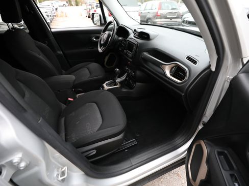 Used 2016 Jeep Renegade Latitude image 12