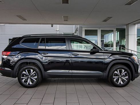 New 2026 Volkswagen Atlas SE FWD image 3