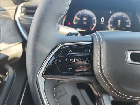 Used 2023 Jeep Grand Cherokee L Overland image 38