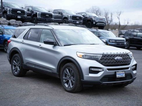 Certified 2023 Ford Explorer XLT w/ Equipment Group 202A image 3