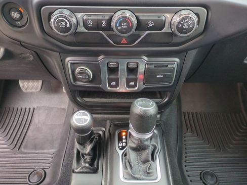 Used 2019 Jeep Wrangler Sport image 18