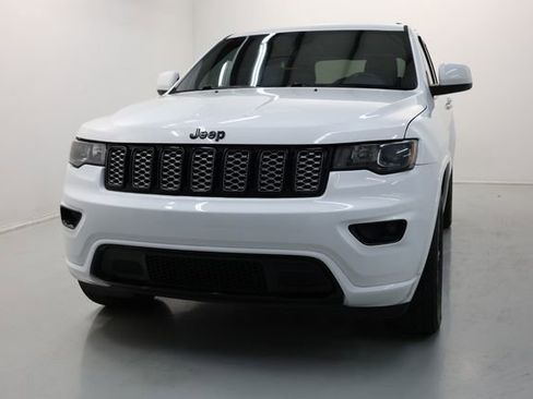 Used 2017 Jeep Grand Cherokee Altitude image 36