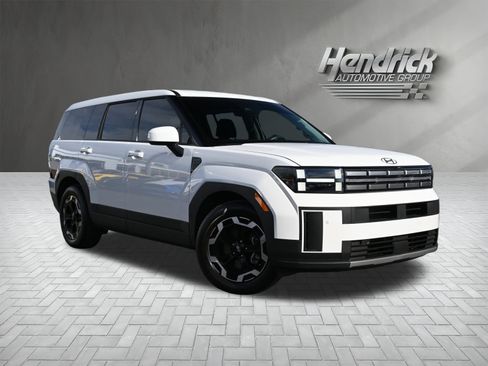 Used 2024 Hyundai Santa Fe SE image 2