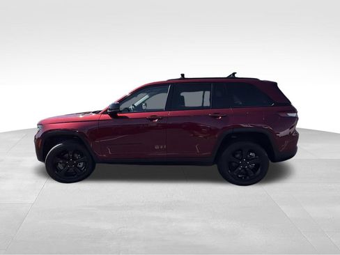 Used 2023 Jeep Grand Cherokee Limited w/ Black Appearance Package AWD/4WD image 6