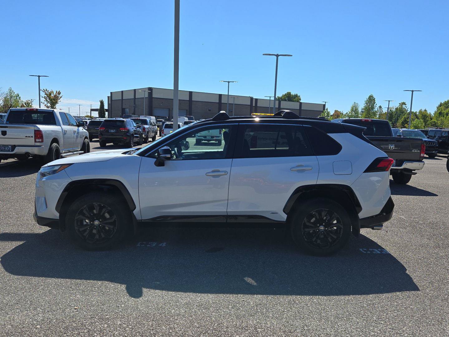 Used 2023 Toyota RAV4 XSE AWD/4WD image 4