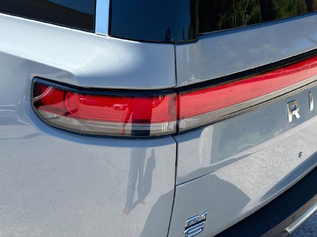 Used 2024 Rivian R1S Adventure Dual AWD/4WD image 10