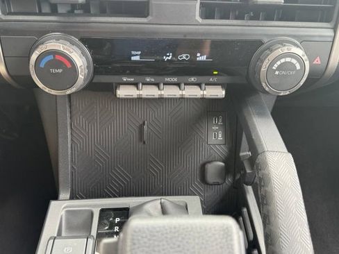 Used 2025 Toyota 4Runner SR5 AWD/4WD image 28