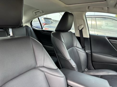 Used 2021 Lexus ES 300h w/ Premium Package image 35