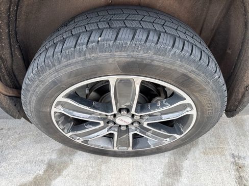 Used 2019 GMC Acadia Denali image 19