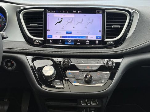 Certified 2022 Chrysler Pacifica Touring-L w/ S Appearance Package FWD image 14